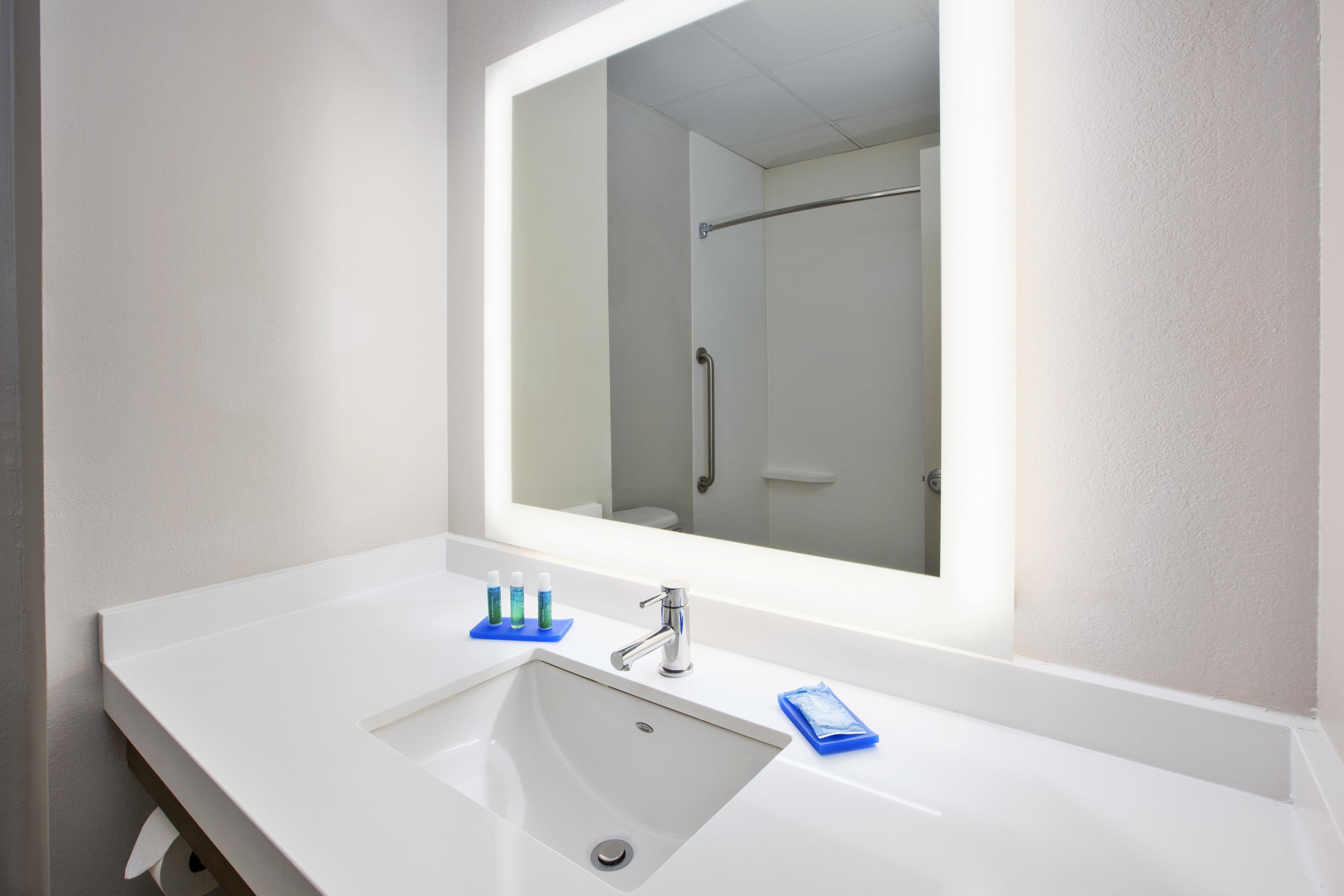 Holiday Inn Express Hotel & Suites Manchester Conference Center By Ihg Eksteriør bilde