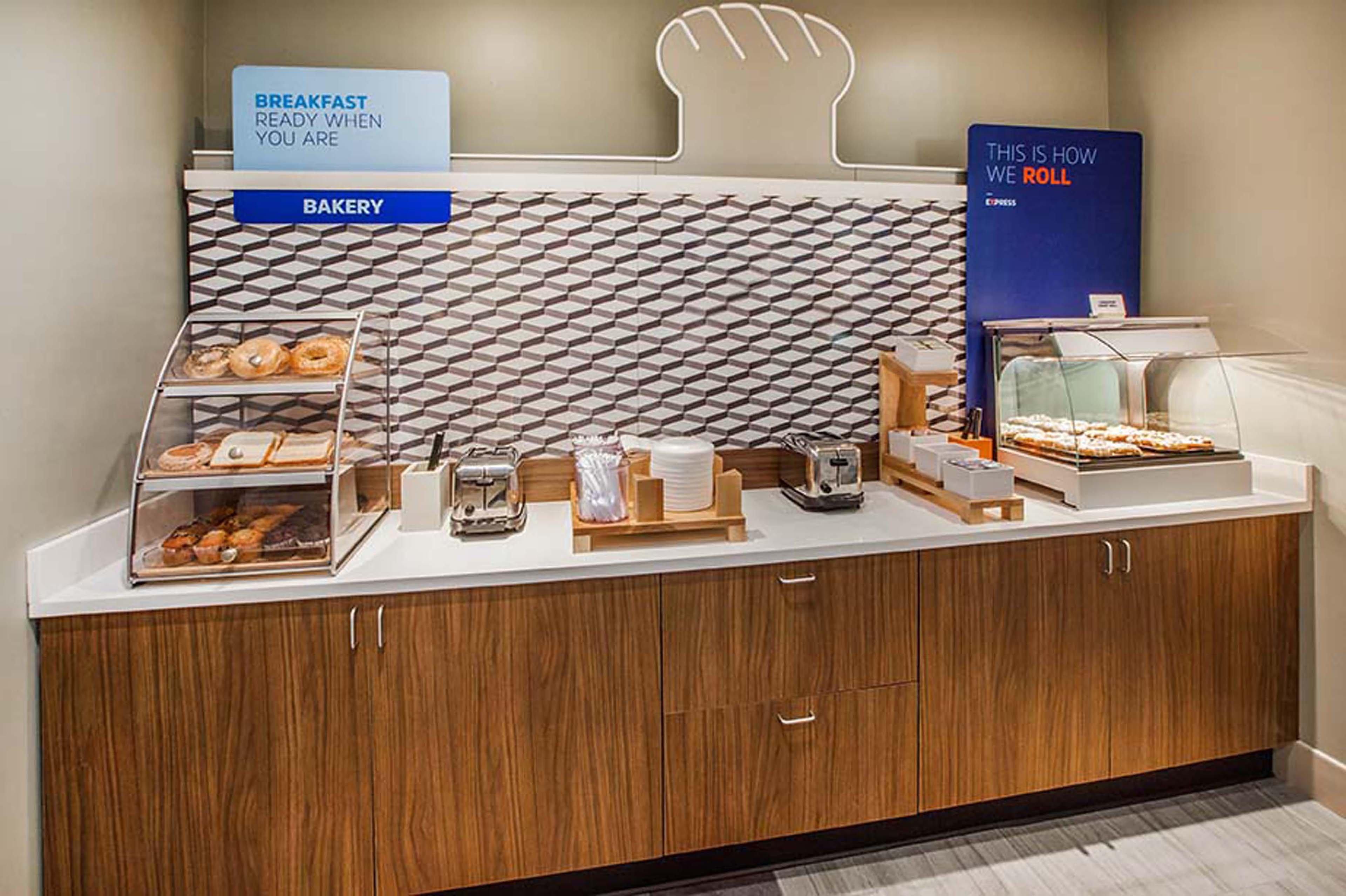 Holiday Inn Express Hotel & Suites Manchester Conference Center By Ihg Eksteriør bilde
